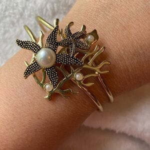 Starfish Coral Oceanic w/‎ Faux Pearl Hinged Bangle Bracelet